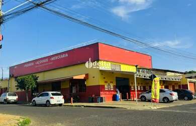 Imagem: O depósito possui 4 Vagas na garagem, 289m² de Área e está