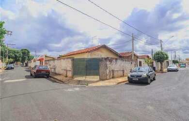 Imagem: A casa possui 2 Dormitórios, 2 Banheiros, 1 Vaga na garagem