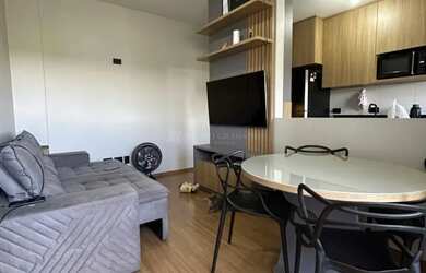 Imagem: O apartamento possui 2 Dormitórios, 1 Banheiro, 1 Vaga na garagem