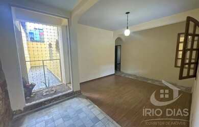 Imagem: A casa possui 2 Dormitórios, 1 Banheiro, 1 Vaga na garagem