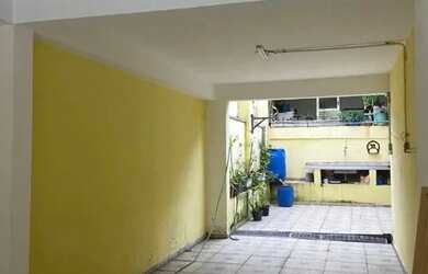 Imagem: A casa possui 4 Dormitórios, 5 Banheiros, 4 Vagas na garagem