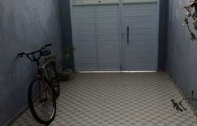 Imagem: A casa possui 2 Dormitórios, 2 Banheiros, 1 Vaga na garagem