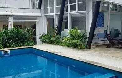 Imagem: A casa em condomínio à venda possui 5 Dormitórios, 5 Banheiros