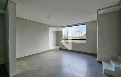 Imagem: A casa possui 3 Dormitórios, 2 Banheiros, 4 Vagas na garagem