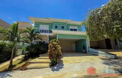 Imagem: A casa em condomínio possui 4 Dormitórios, 5 Banheiros, 4