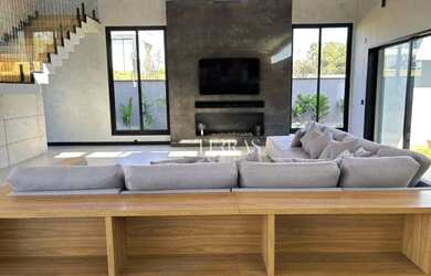 Imagem: A casa em condomínio possui 4 Dormitórios, 5 Banheiros, 5