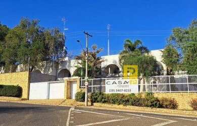 Imagem: O depósito possui 5 Vagas na garagem, 812m² de Área e está