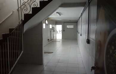 Imagem: O depósito possui 2 Vagas na garagem, 157m² de Área e está