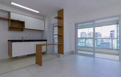 Imagem: O apartamento possui 1 Dormitório, 1 Banheiro, 1 Vaga na garagem