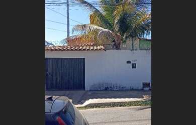 Imagem: A casa possui 2 Dormitórios, 1 Banheiro, 3 Vagas na garagem