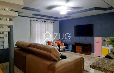 Imagem: A casa possui 3 Dormitórios, 4 Banheiros, 2 Vagas na garagem