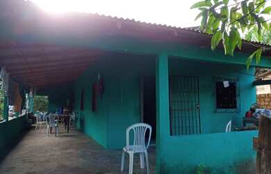 Imagem: A casa possui 3 Dormitórios, 2 Banheiros, 2 Vagas na garagem