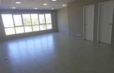 Imagem: O depósito possui 1 Vaga na garagem, 55m² de Área e está