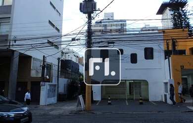 Imagem: O depósito possui 2 Vagas na garagem, 254m² de Área e está