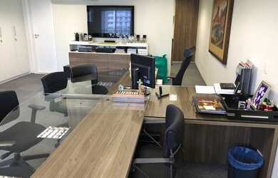 Imagem: O depósito possui 3 Vagas na garagem, 65m² de Área, Imóvel