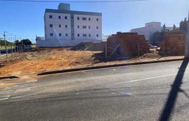 Imagem: O terreno possui 900m² de Área, Imóvel novo e está localizado