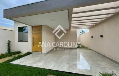 Imagem: A casa possui 3 Dormitórios, 2 Banheiros, 3 Vagas na garagem