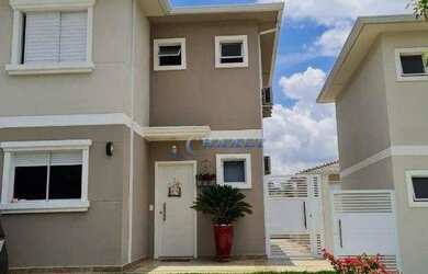 Imagem: A casa em condomínio possui 3 Dormitórios, 1 Banheiro, 2 Vagas