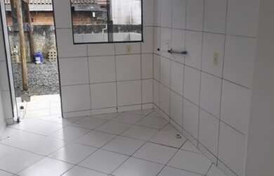 Imagem: A casa possui 2 Dormitórios, 1 Banheiro, 1 Vaga na garagem