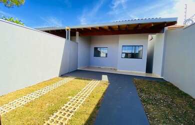 Imagem: A casa possui 3 Dormitórios, 2 Banheiros, 82m² de Área e