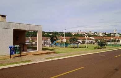 Imagem: A casa em condomínio possui 3 Dormitórios, 2 Banheiros, 105m²