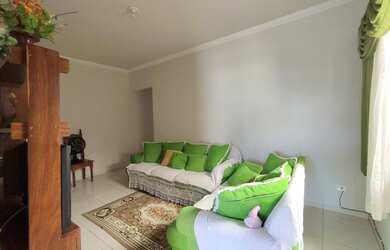 Imagem: A casa possui 2 Dormitórios, 1 Banheiro, 1 Vaga na garagem