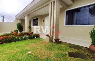 Imagem: A casa possui 3 Dormitórios, 4 Banheiros, 5 Vagas na garagem