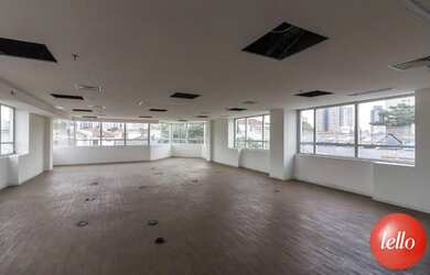 Imagem: O depósito possui 3 Vagas na garagem, 182m² de Área e Imóvel