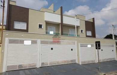 Imagem: A casa possui 3 Dormitórios, 3 Banheiros, 2 Vagas na garagem