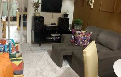 Imagem: A casa possui 2 Dormitórios, 2 Banheiros, 1 Vaga na garagem