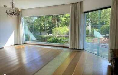 Imagem: A casa possui 5 Dormitórios, 5 Banheiros, 5 Vagas na garagem