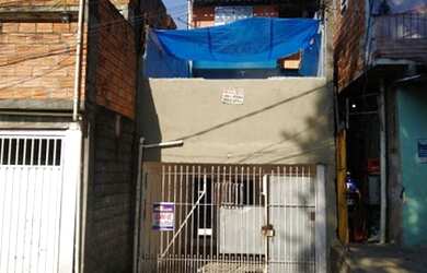 Imagem: A casa possui 2 Dormitórios, 1 Banheiro, 1 Vaga na garagem