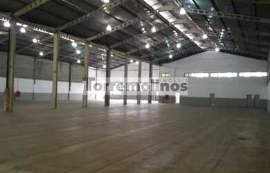 Imagem: O depósito possui 5 Vagas na garagem, 2.600m² de Área e