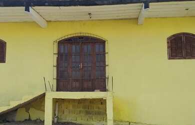 Imagem: A casa possui 5 Dormitórios, 2 Banheiros, 1 Vaga na garagem