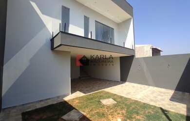 Imagem: A casa possui 3 Dormitórios, 2 Banheiros, 2 Vagas na garagem