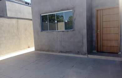 Imagem: A casa possui 2 Dormitórios, 2 Banheiros, 1 Vaga na garagem