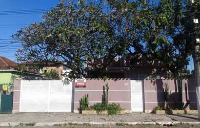 Imagem: A casa possui 2 Dormitórios, 3 Banheiros, 3 Vagas na garagem