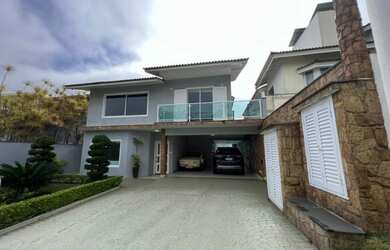 Imagem: A casa em condomínio possui 4 Dormitórios, 5 Banheiros, 5