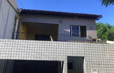 Imagem: A casa possui 3 Dormitórios, 2 Banheiros, 1 Vaga na garagem