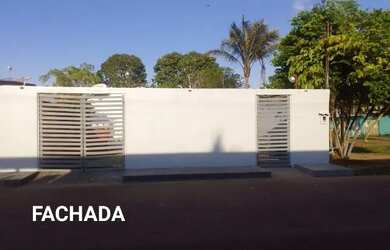 Imagem: A casa possui 4 Dormitórios, 1 Banheiro, 1 Vaga na garagem