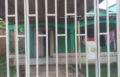 Imagem: A casa possui 3 Dormitórios, 2 Banheiros, 2 Vagas na garagem