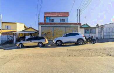 Imagem: O depósito possui 3 Vagas na garagem e 190m² de Área e está