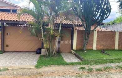 Imagem: A casa em condomínio possui 3 Dormitórios, 3 Banheiros, 5