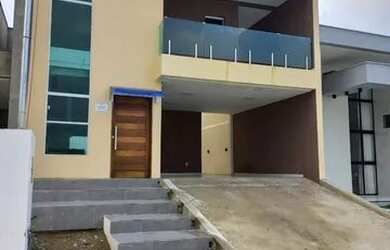 Imagem: A casa em condomínio possui 4 Dormitórios, 5 Banheiros, 3