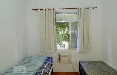 Imagem: O apartamento possui 1 Dormitório, 1 Banheiro, 40m² de Área