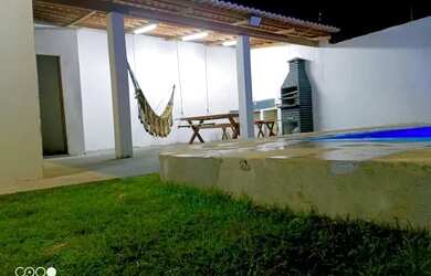 Imagem: A casa possui 2 Dormitórios, 2 Banheiros, 2 Vagas na garagem