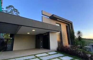 Imagem: A casa em condomínio possui 3 Dormitórios, 1 Banheiro, 4 Vagas