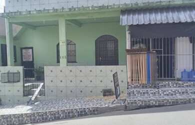 Imagem: A casa possui 5 Dormitórios, 5 Banheiros, 2 Vagas na garagem