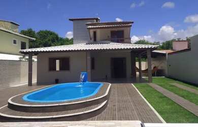 Imagem: A casa possui 4 Dormitórios, 2 Vagas na garagem e está localizado