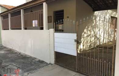 Imagem: A casa possui 2 Dormitórios, 1 Banheiro, 1 Vaga na garagem